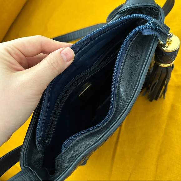 VINTAGE 80s SISO - Woven Leather Adjustable Strap Purse w/ Tassel - Picture 4 of 4